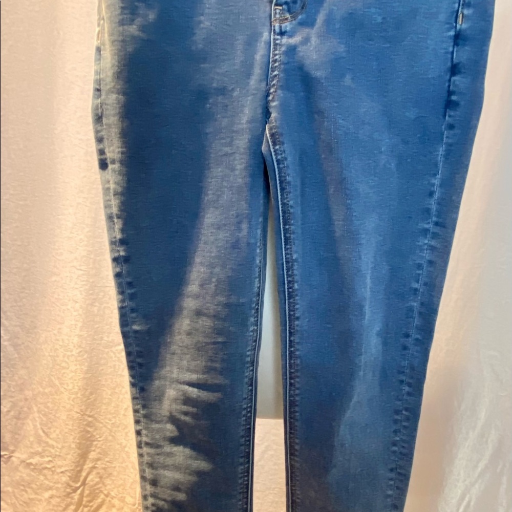 American Eagle Outfitters High-Rise Blue Jeans